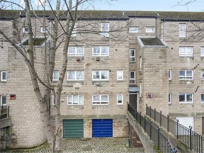 2 bed maisonette flat for sale in Leith