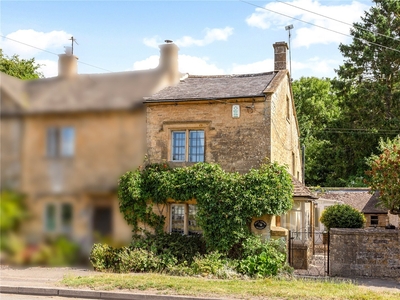 2 bedroom property for sale in Bourton On The Hill, Moreton