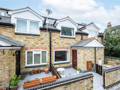 2 bedroom property for sale in Bradshaw Close, London, SW19