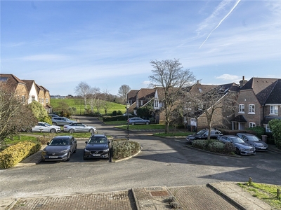 2 bedroom property for sale in Greenfield Drive, London, N2