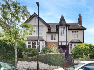 2 bedroom property for sale in Grosvenor Road, London, N10