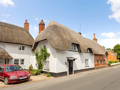 2 bedroom property for sale in High Street, Pewsey, SN9