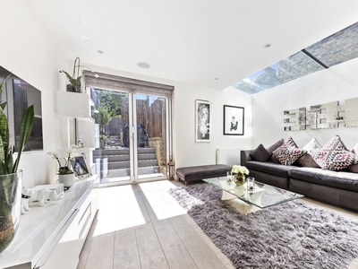 2 bedroom property for sale in Iverson Road, London, NW6