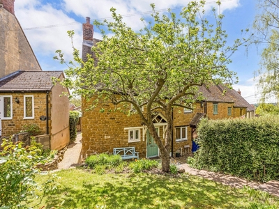 2 bedroom property for sale in Mollington, Oxfordshire, OX17
