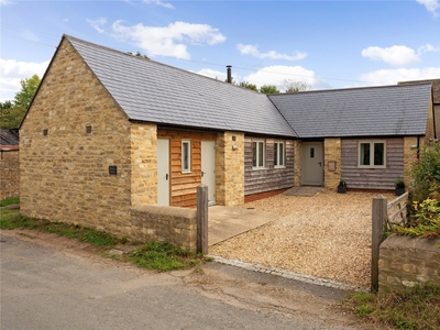 2 bedroom property for sale in Poulton, Cirencester, GL7