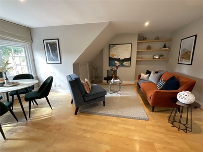 2 bedroom property for sale in Queen Annes Grove, LONDON, W4
