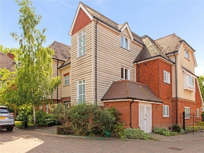 2 bedroom property for sale in Rouse Close, Weybridge, KT13