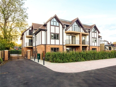 2 bedroom property for sale in Station Road, CATERHAM, CR3