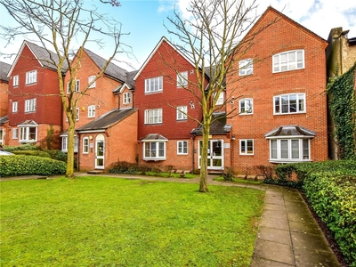 2 bedroom property for sale in Swan Close, Rickmansworth, WD3