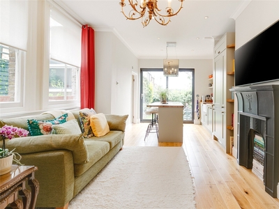 2 bedroom property for sale in Victoria Road, London, N22