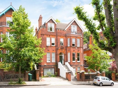2 bedroom property to let in SHORT LET Chesterford Gardens, Hampstead, NW3
