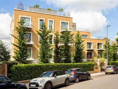 2 bedroom property to let in Oakhill Road, SW15