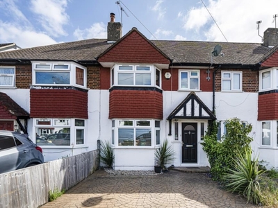 3 Bed House For Sale in Sunbury-on-Thames, Surrey, TW16 - 5029578