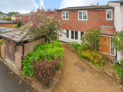 3 bedroom property for sale in Church View Close, Godalming, GU8