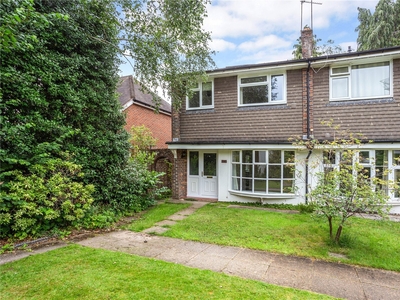 3 bedroom property for sale in Court Close, Liphook, GU30