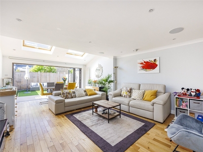 3 bedroom property for sale in Da Gama Place, London, E14