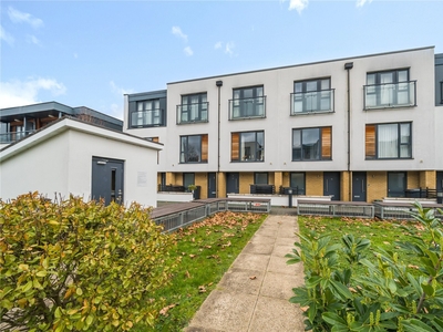 3 bedroom property for sale in Fallow Place, Teddington, TW11