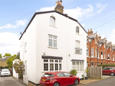3 bedroom property for sale in Feltham Avenue, East Molesey, KT8