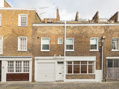 3 bedroom property for sale in Gloucester Mews, London, W2