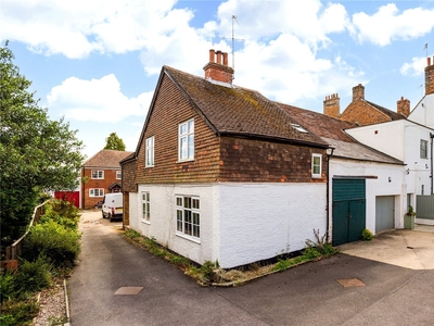 3 bedroom property for sale in Old Bath Road, Newbury, RG14