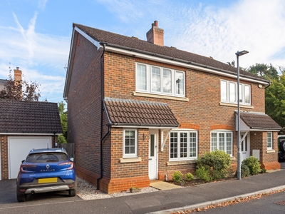 3 bedroom property for sale in The Limes, Bracknell, RG42