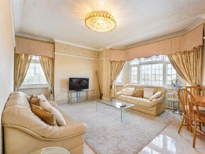 3 bedroom property to let in Brompton Road, London