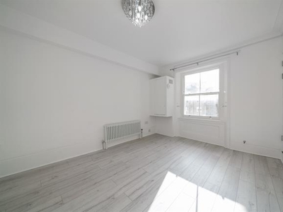 3 bedroom property to let in Princes Square, London