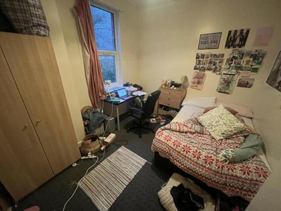 3 Bedroom Shared Living/roommate Leeds West Yorkshire