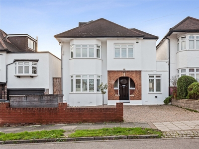 4 bedroom property for sale in Church Crescent, London, N20