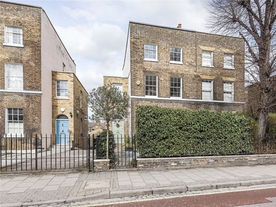 4 bedroom property for sale in Greenwich High Road, London, SE10