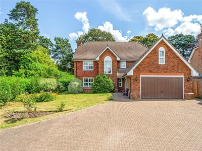 4 bedroom property for sale in Grove Road, HINDHEAD, GU26