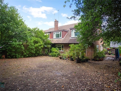 4 bedroom property for sale in Headland Close, Great missenden, HP16