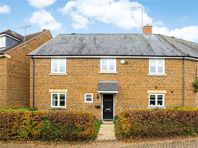4 bedroom property for sale in Long Wall Close, Adderbury, OX17