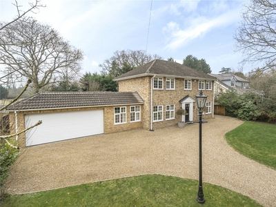 4 bedroom property for sale in Monkton Lane, Farnham, GU9