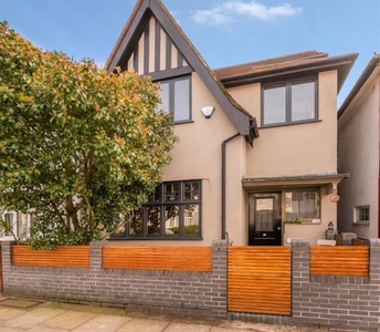 4 bedroom property to let in Dingwall Gardens, NW11