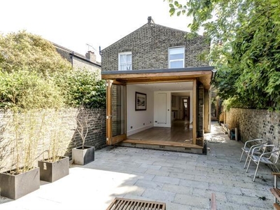 4 bedroom property to let in Barlby Road London W10
