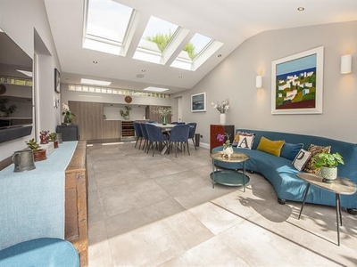 4 bedroom property to let in Trinity Road London SW19