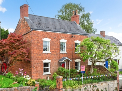 5 bedroom property for sale in Old Town, WOTTON