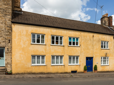 5 bedroom property for sale in Old Town, Wotton