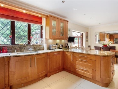 5 bedroom property to let in Purley Downs Road, South Croydon