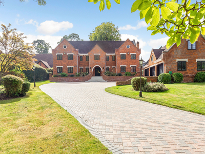 6 bedroom property for sale in Lower Road, Chalfont St. Peter, SL9