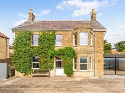 6 bedroom property to let in Bath