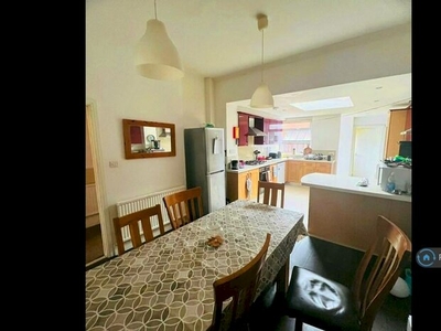 8 Bedroom End Of Terrace House To Rent