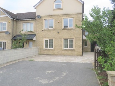 End terrace house to rent in Moor View Drive, Bradford BD3