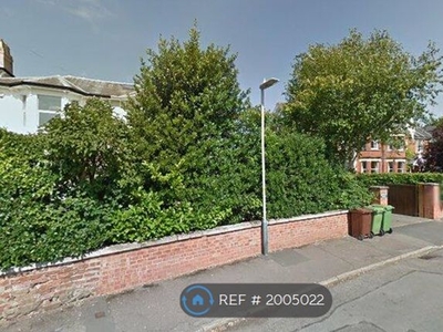 Flat to rent in Lower Lyndale, Cheltenham GL53