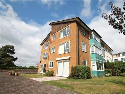 Flat to rent in Seldown Court, Poole, Dorset BH15