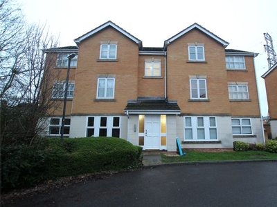 Flat to rent in Thorley Court, Swindon, Wiltshire SN25