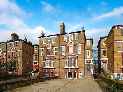 Mattock Lane, London, W5 3 bedroom flat/apartment in London
