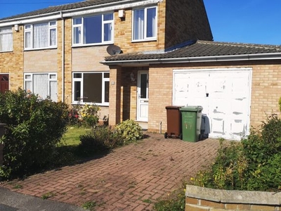 Property to rent in Newton Close, Wakefield WF1