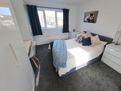 Room to rent in New Cheltenham Road, Kingswood, Bristol BS15